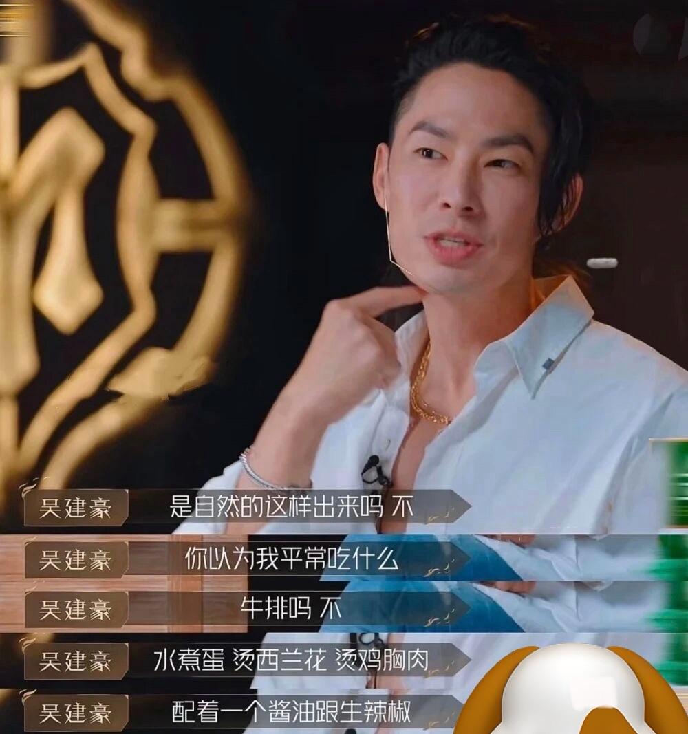 吴建豪快50岁了，年轻的时候是F4里的丑男，现在却是F4里长相气质最出众的那一个