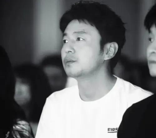 记者问雷佳音：