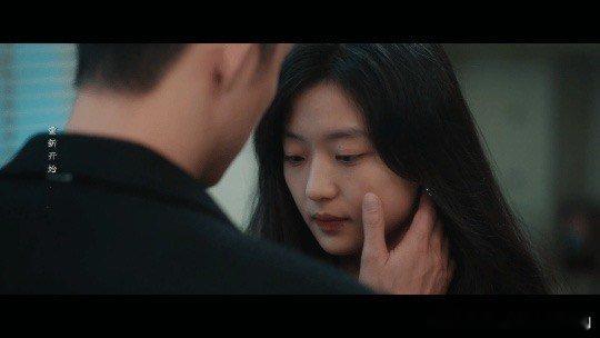 冬至吻戏好瓷实 好久没在电视上看到过这样瓷实的吻戏了呀！你们两人真的好会吻呀！隔