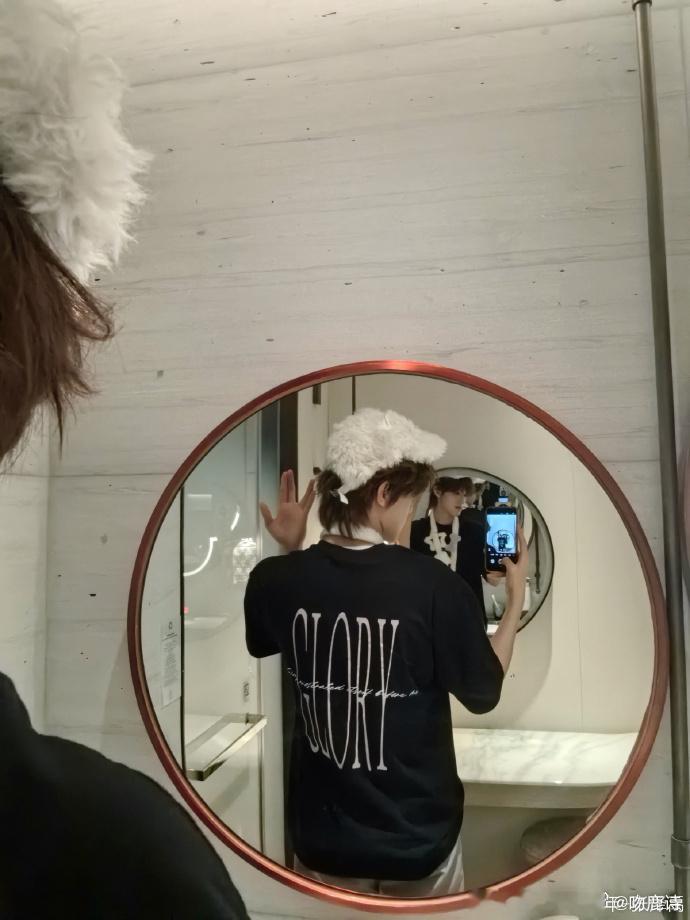 张泽禹初代四叶草的含金量 看到张泽禹的经历才明白，追星不是单向奔赴，而是努力成为