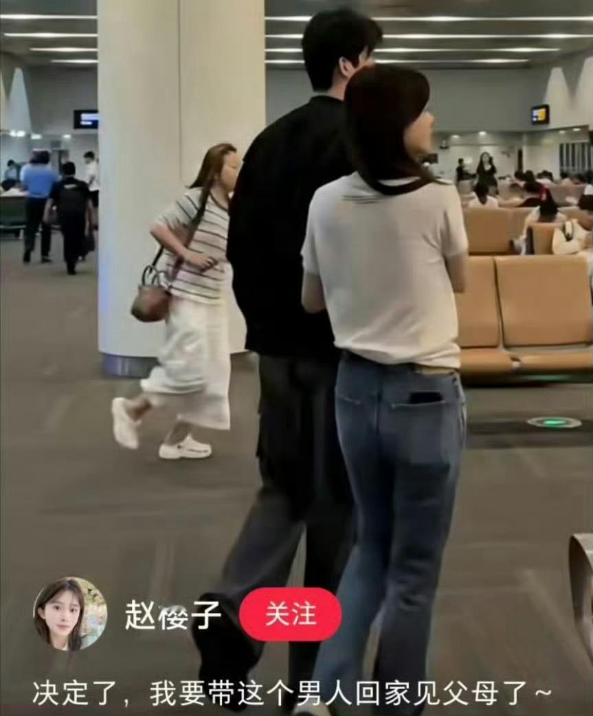 和赵樱子一起这男的背影像张康乐吗？[柯基][柯基][柯基]赵樱子听到张康乐的反应