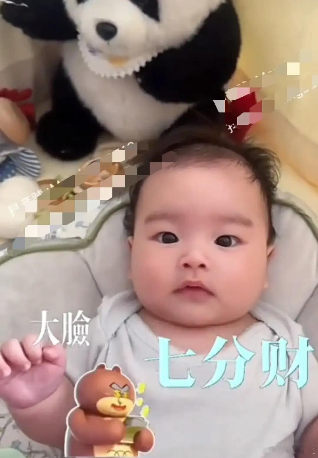 马筱梅端午节晒出儿子的视频，亲妈语气配文“大脸七分财”，想赚一波可爱流量。但评论