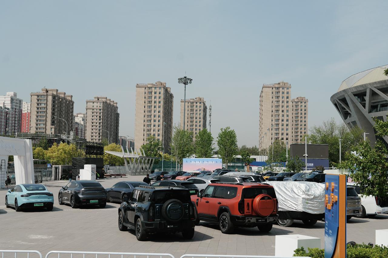 要说今年最值得蹲的发布会，4月23号这场绝对算一个。地点就在北京国家网球中心，华