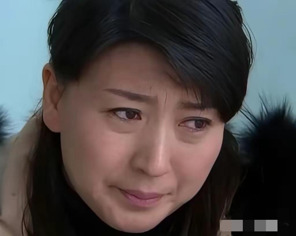 闫学晶，深夜冲上热搜！
​2月15日，除夕前一晚，闫学晶却连夜冲上了热搜，原来这