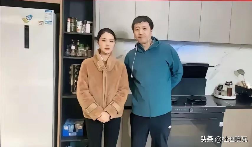 张雪峰妻子李丽婧做的最正确的选择，可能就是和张雪峰认识40天就闪婚，当时张雪峰还