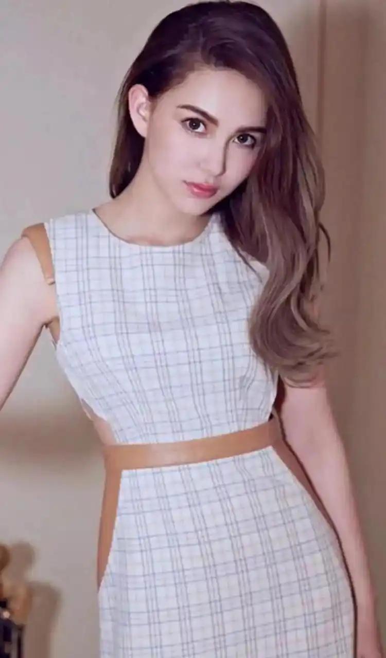 2026年3月8日，昆凌在丈夫周杰伦的高调预热下正式入驻抖音，瞬间引发全网关注。