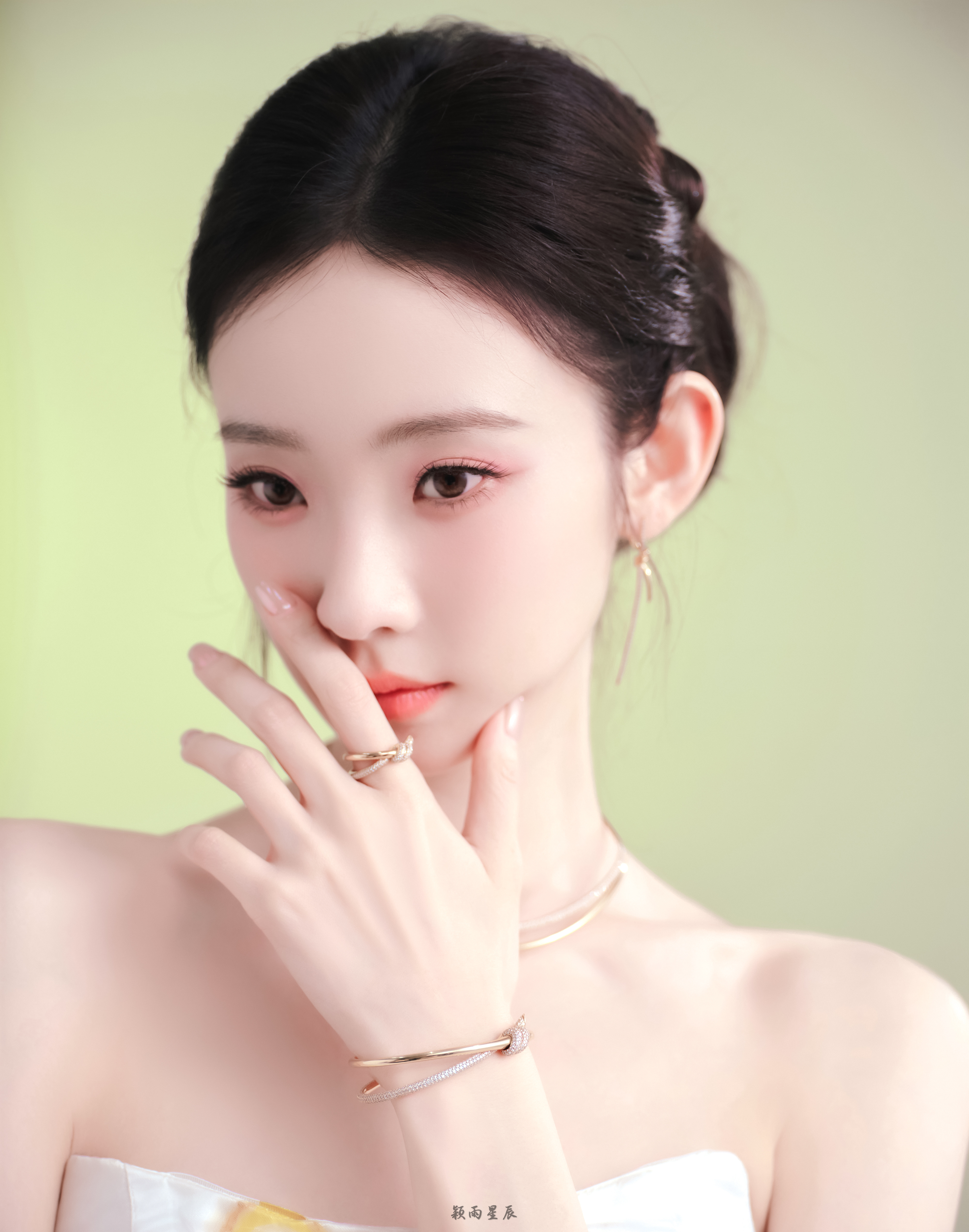 张艺凡｜新芽张艺凡 ​​​