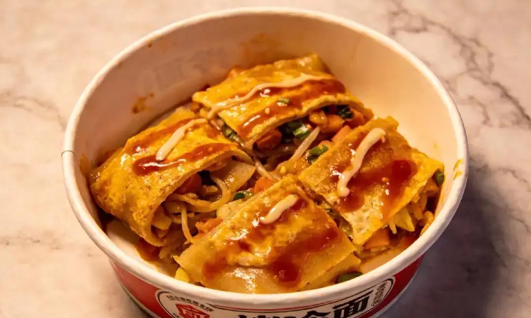 大年初三拎着山药片去看92岁的太爷爷，老头咬两口就眯眼笑，突然提起初一那天小姑当