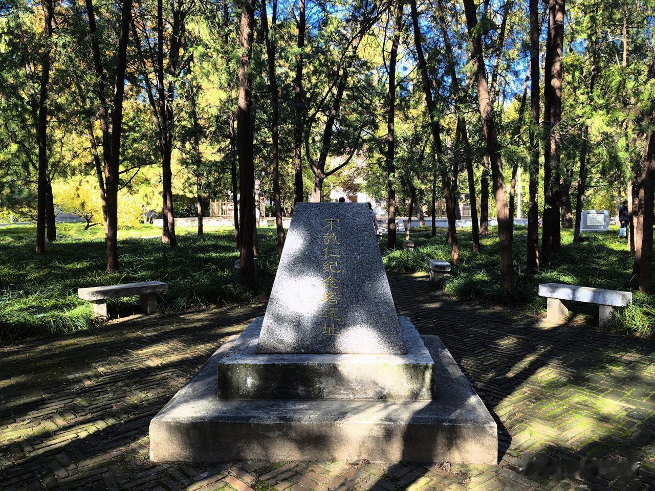 畅观楼东侧的宋教仁纪念塔遗址