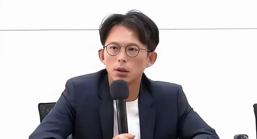 台“民众党主席”黄国昌发表声明，

4月8日，针对郑丽文在南京中山陵拜谒孙中山先