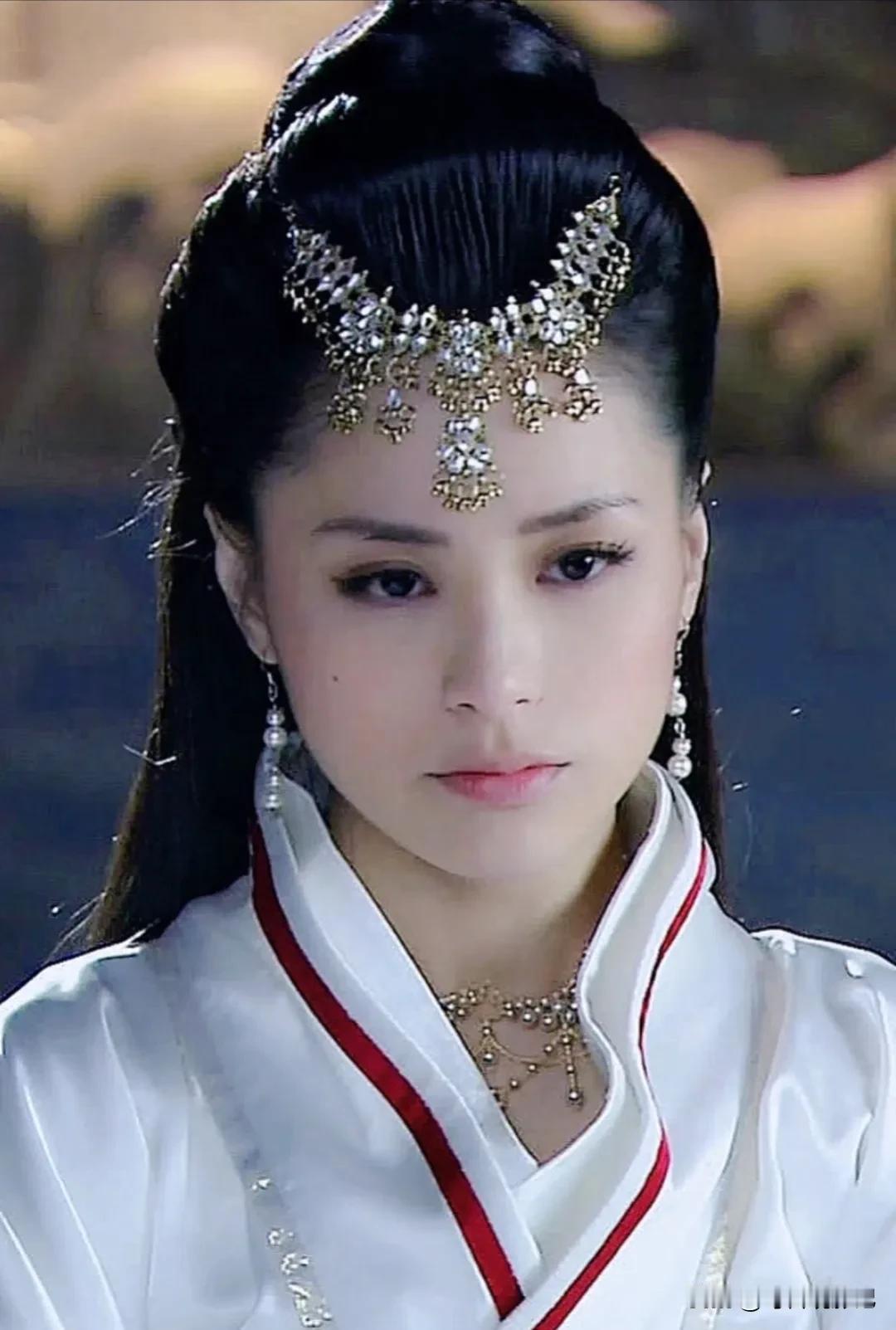 阿娇饰演的这个角色真的太美了。
仙乐作为女娲后人，心怀天下苍生，而非拘于小情小爱