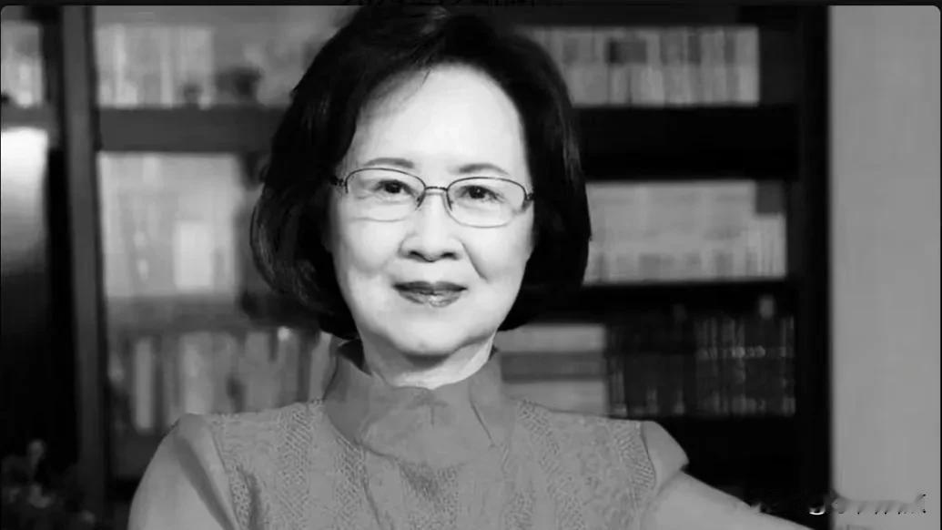 琼瑶的遗书，在呐喊什么？ 提起琼瑶啊，那可真是让人心里五味杂陈，就像打翻了调味瓶