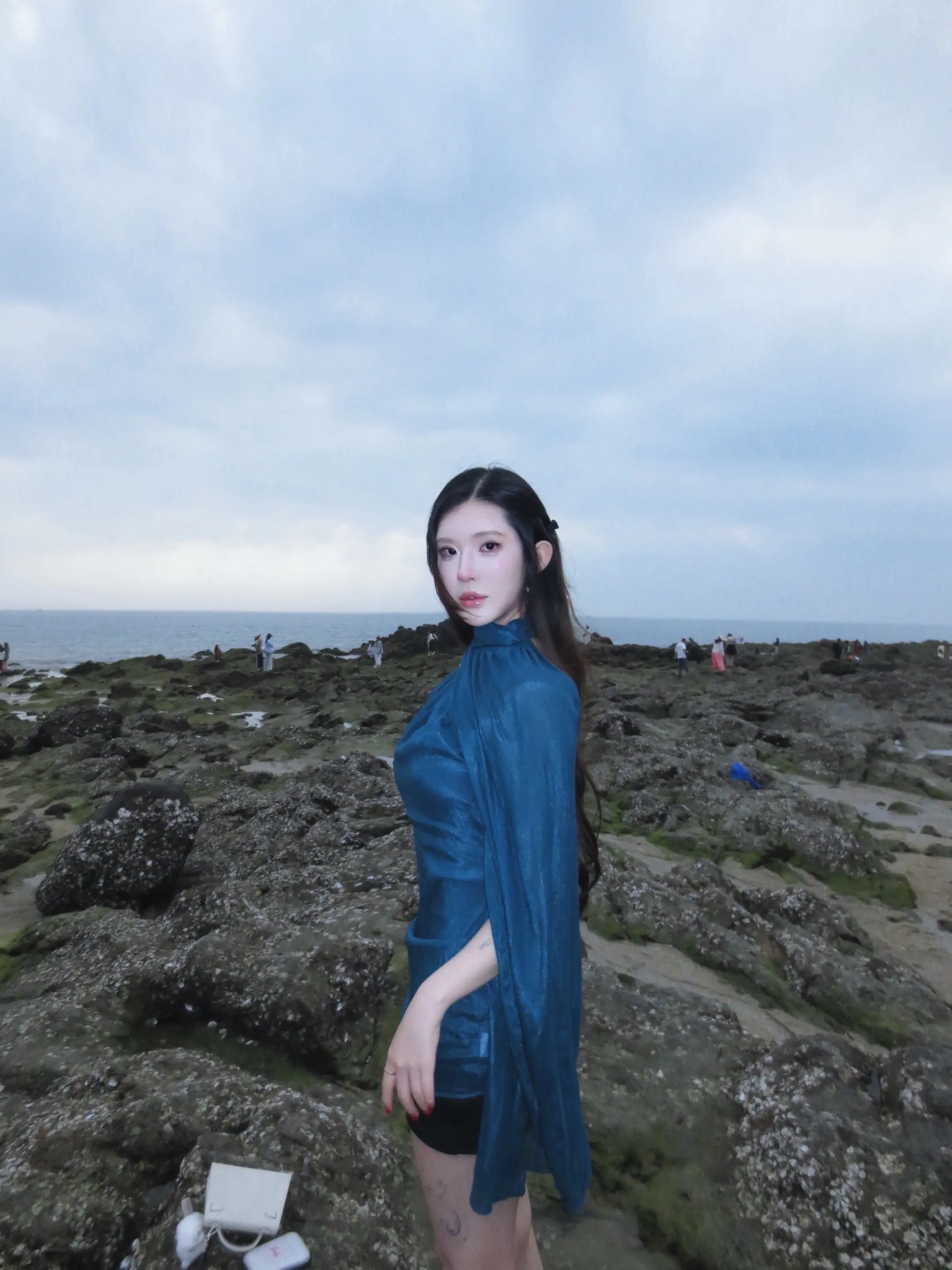 哭吧 眼泪是人类的养料 泪流多了 人也就像一颗越长越高的树