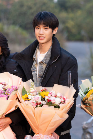 黄明昊演我上完今年最后一天班   黄明昊《四喜》鲨青时候的样子也太真实了吧。哈哈