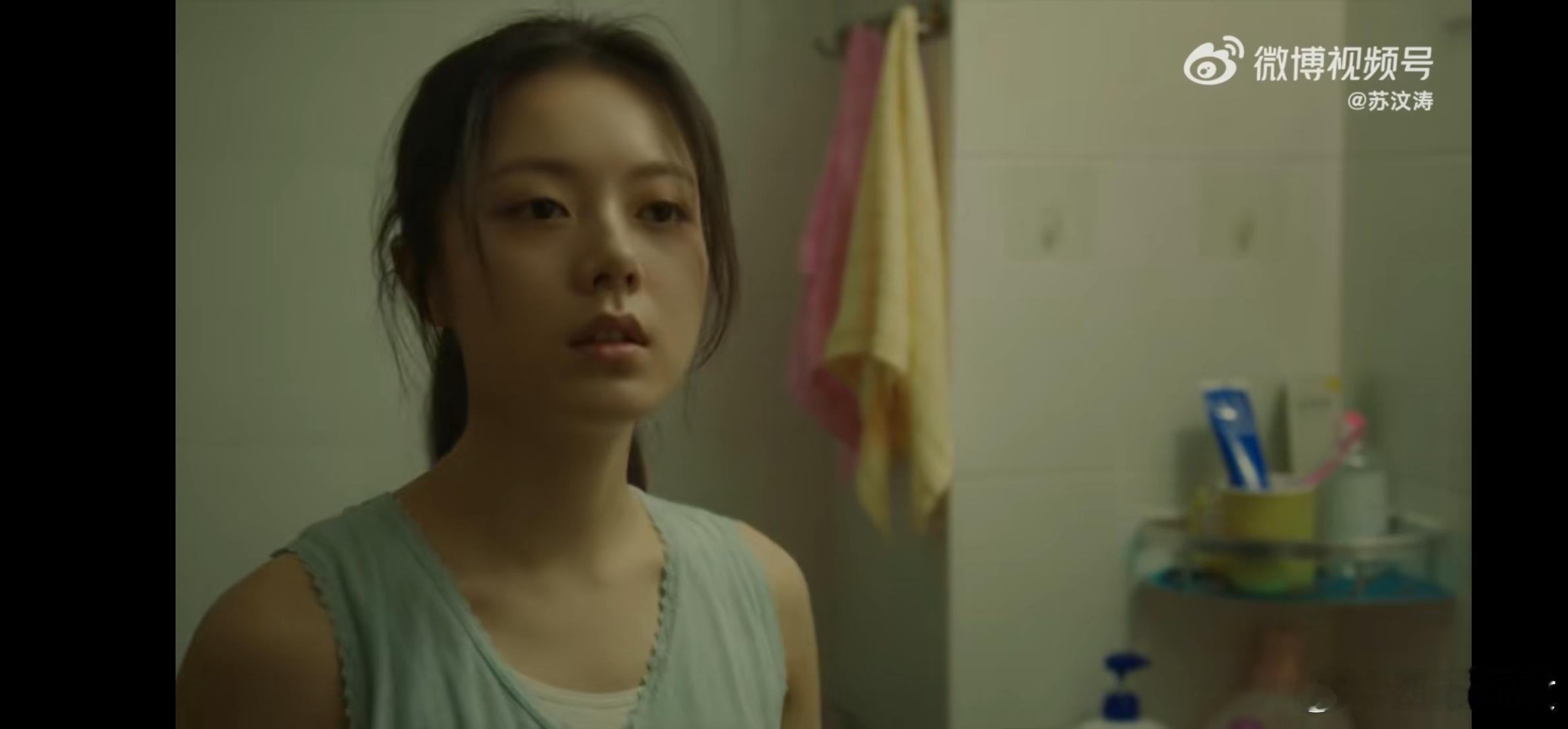 在绝境中生根发芽的女性友谊  甄珍邱枫，她们在绝境中相互扶持，共同走出困境，这份