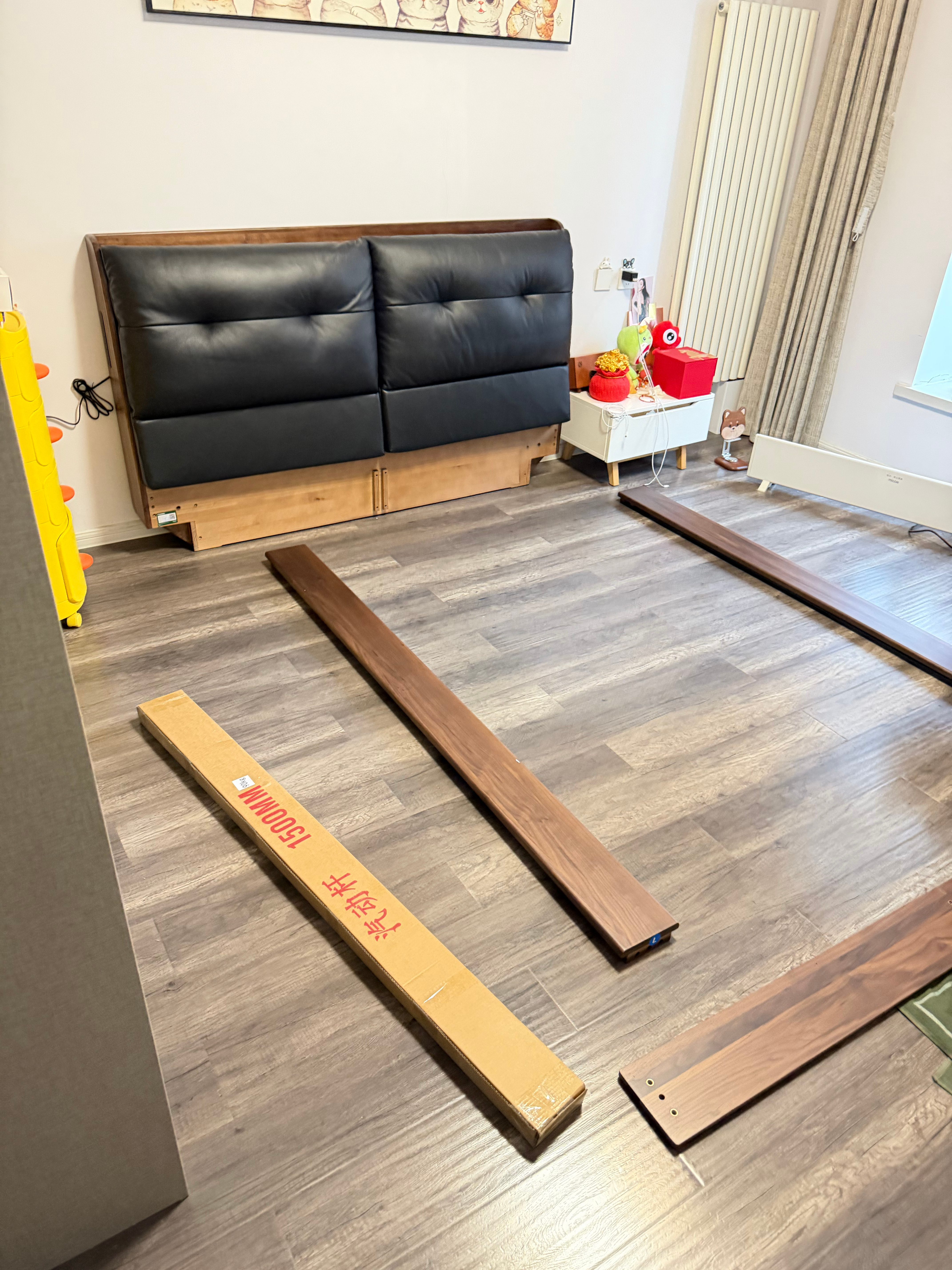 来安装新床了，旧床用了10年，可以退休了。 