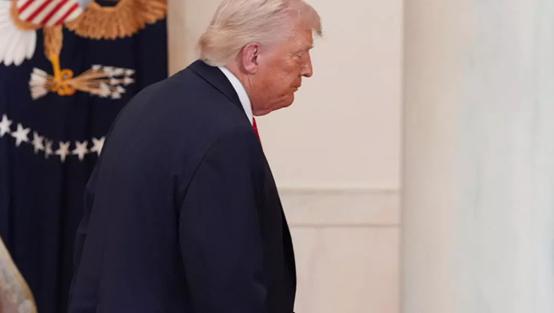 特朗普说，因为“伊朗内部出现了严重的分裂”，所以才决定无限期延长美伊停火期限。这