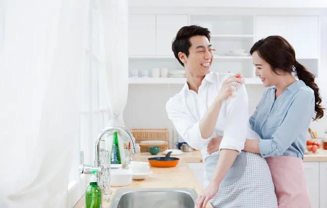 不知道大家发现没有，婚姻生活也能用管钱来划分关系，你们是几级呢？
 
夫妻之间，