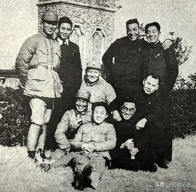 这张老照片你见过么？你知道合影是谁拍摄的么？

这张老照片拍摄于1938年的汉口