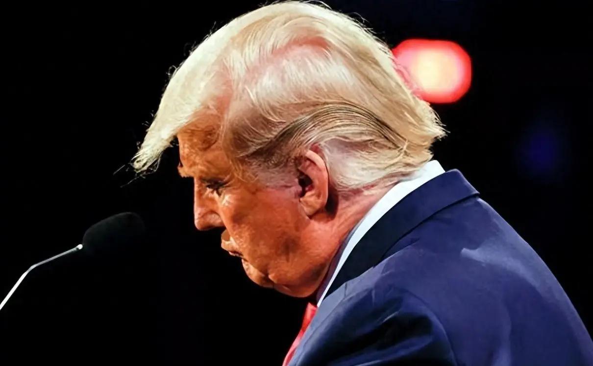 根据《战争权力法》，总统如果未经国会宣战就派兵打仗，必须在四十八小时内向国会通报