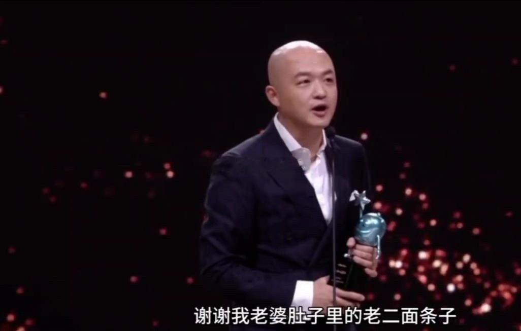 包贝尔官宣二胎亲口承认包文婧已怀孕还透露小名叫面条子昨日包文婧、包贝尔现身机场包