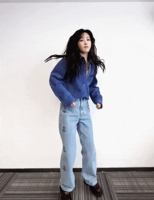 杨紫尽情开跳，秒变活力少女，舞蹈动作笑点十足，超可爱！ ​​​