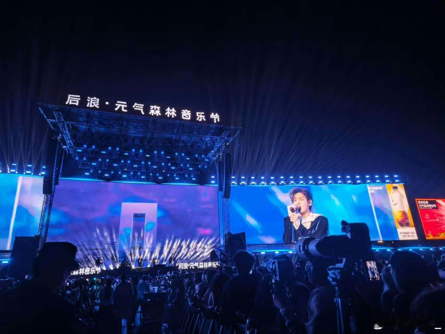 元气森林音乐节 是谁还在屏幕前舔颜？我被翟潇闻面对面真人美颜暴击+天籁嗓音双重治