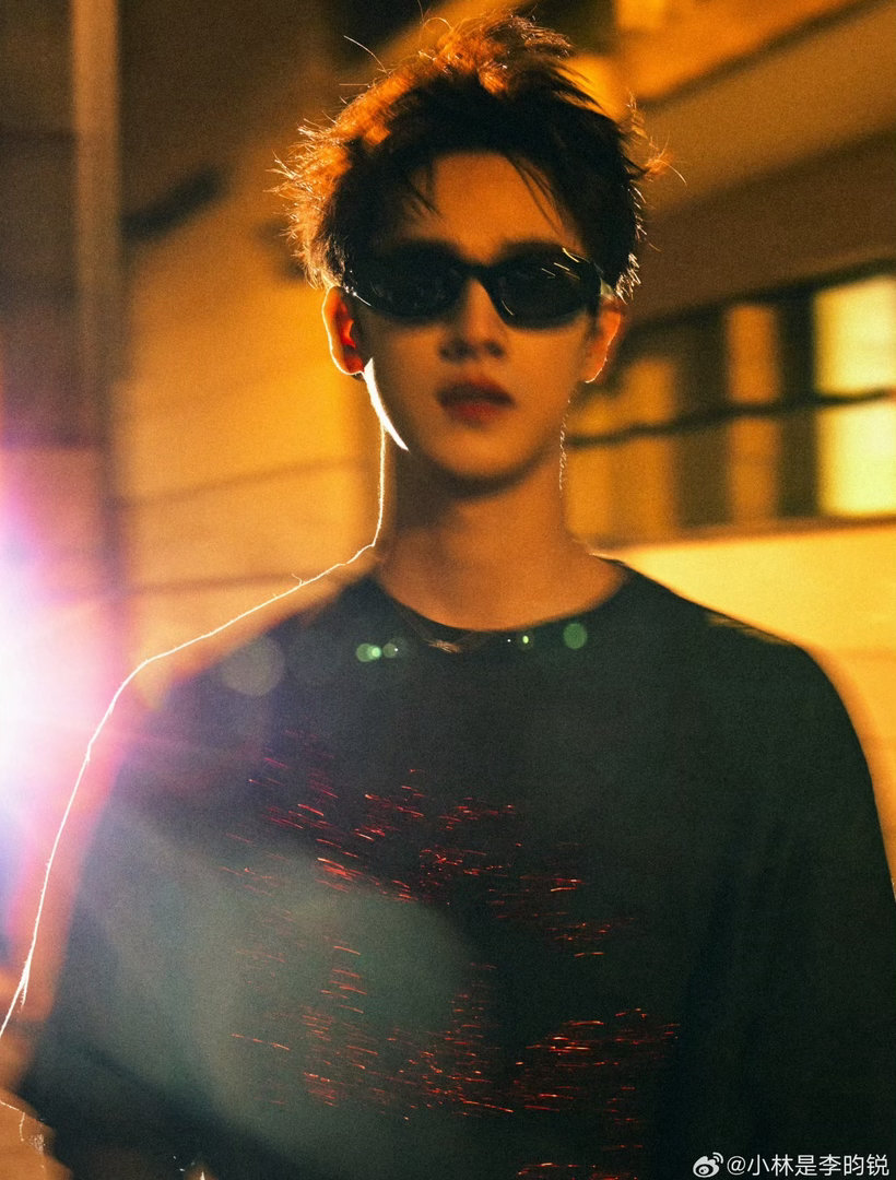 李昀锐营业，一下发了15张，小林好大方！