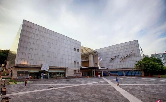 中国撤展后，韩国光州急了。距离第16届光州双年展正式开幕只剩两天，正常来说，这时