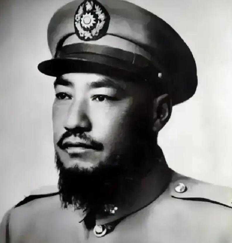1949年，马步芳逃跑时，因黄金过重，多次出现飞机无法起飞，最终带走31000两