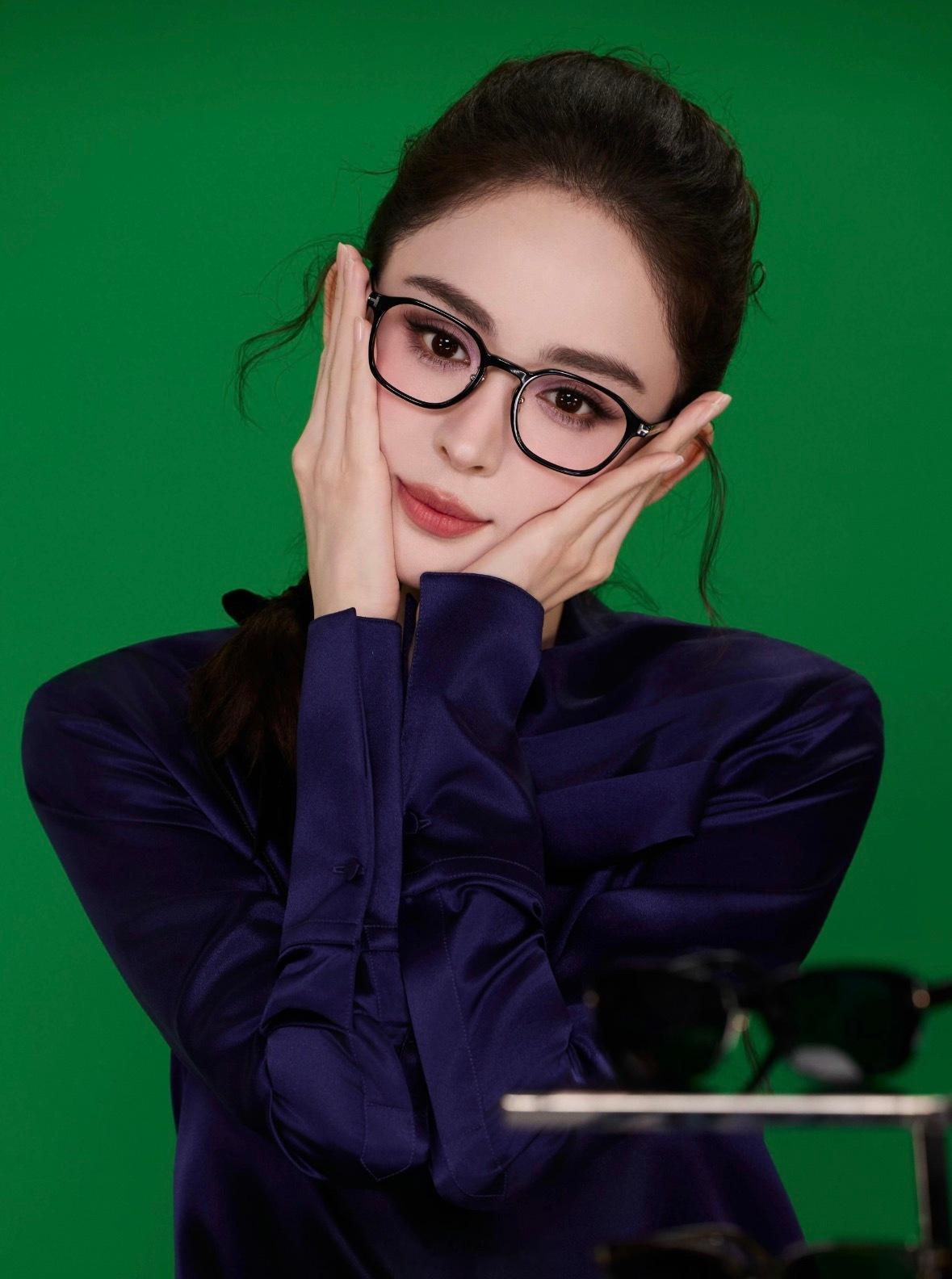 娜扎学姐 萌萌的小兔叽👓 