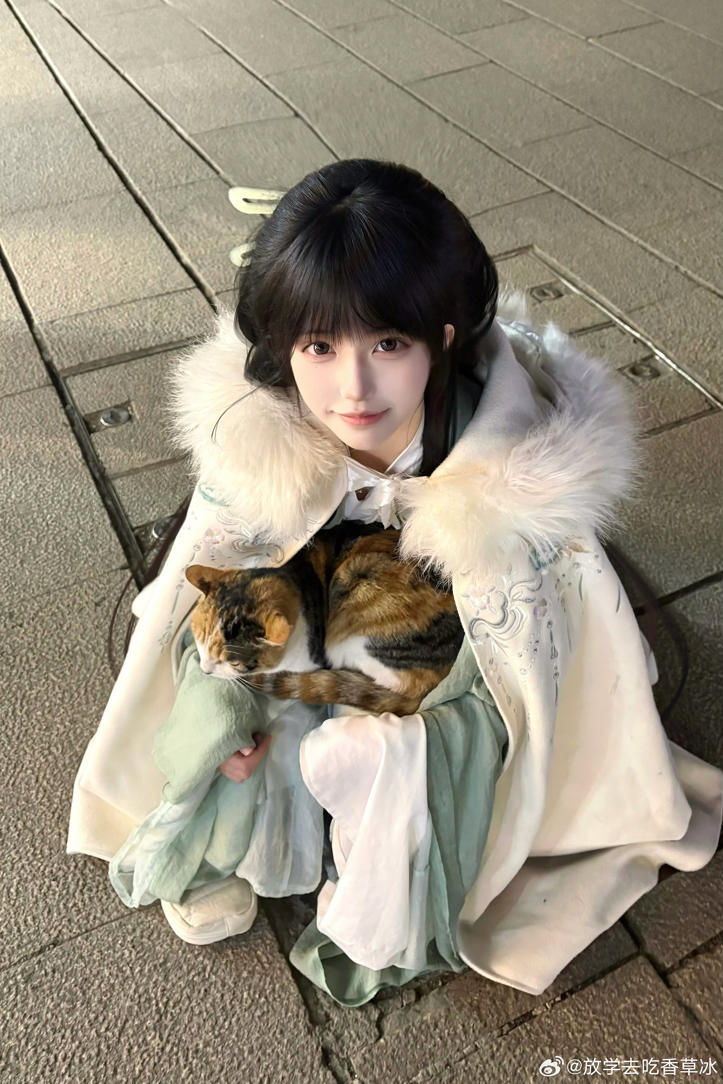 笑的 我每次穿汉服都好违和啊好像现代人！是不是因为有刘海 ​​​