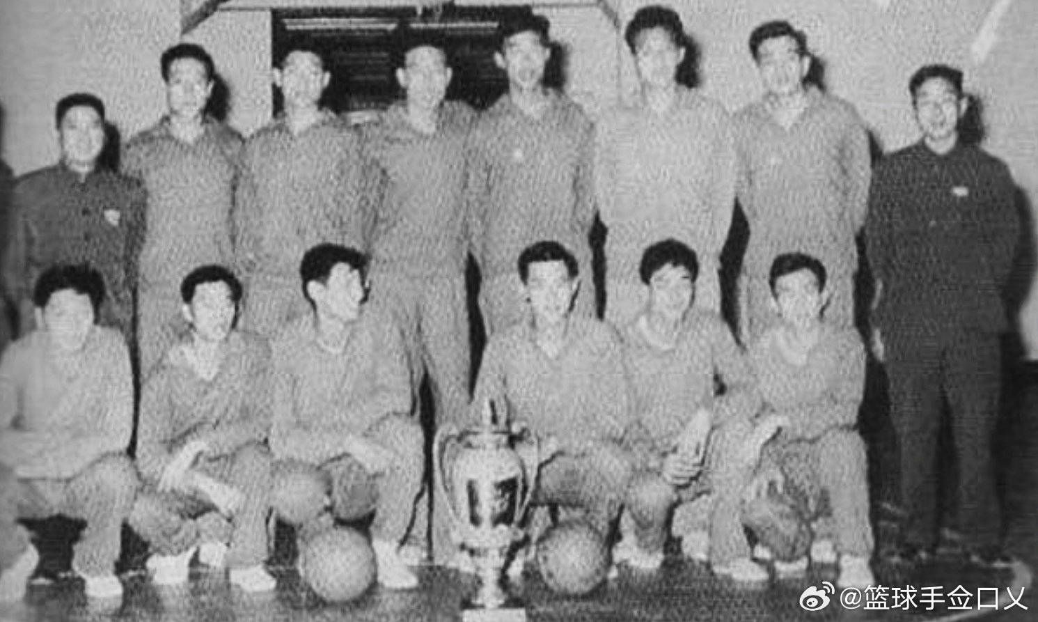 1957年全国篮球甲级队联赛男子组，前一年痛失冠军的八一队，和1956年甲级联赛