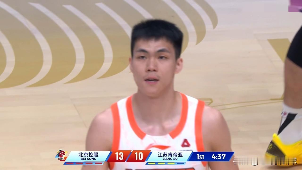 江苏肯帝亚后卫庞峥麟真是太低迷了！在今天江苏肯帝亚客场挑战北京控股的比赛中，目前