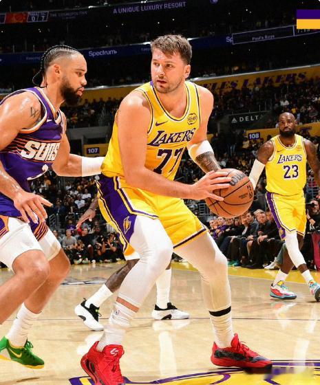 太阳终结湖人7连胜   NBA常规赛，湖人主场迎战太阳。湖人108不敌太阳123