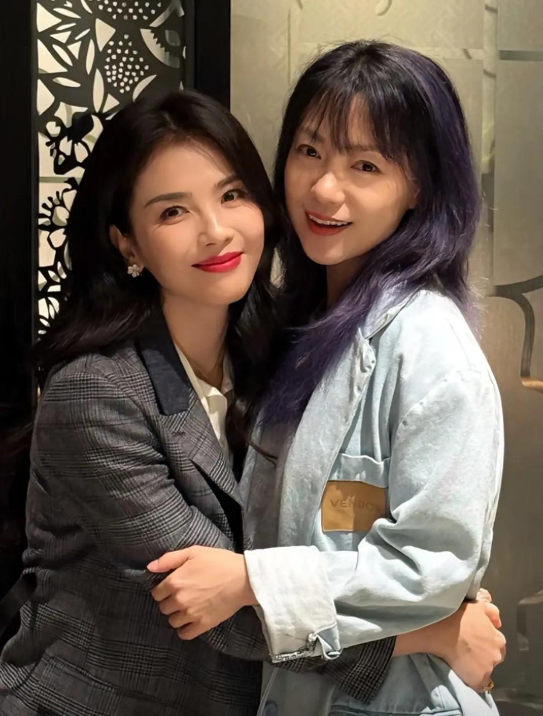 刘涛回广东探望《外来媳妇本地郎》老搭档，勾起网友们的童年回忆！
1月20日，“大