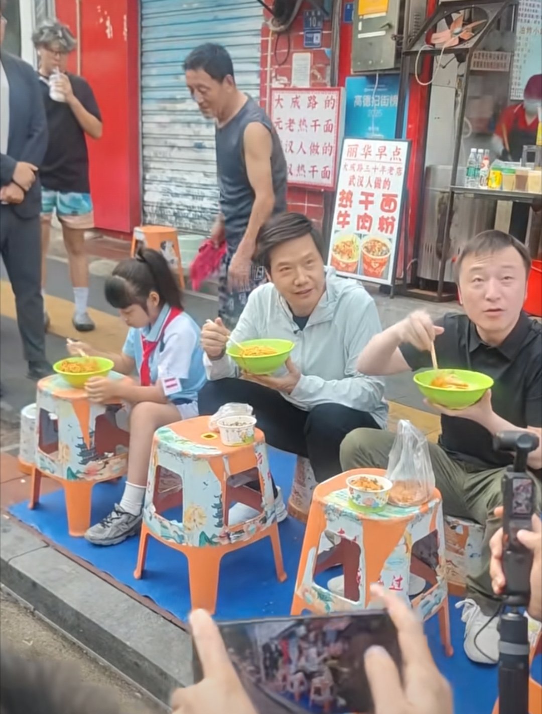 刷到雷总去武汉过早，有武汉的朋友在吗？他去了这家早餐店的热干面好吃吗？ 