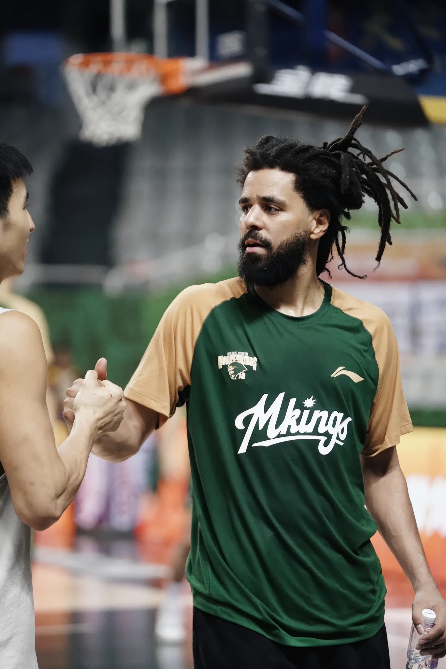 徐远征更新社媒分享与J.cole训练图集：帮J.Cole进步