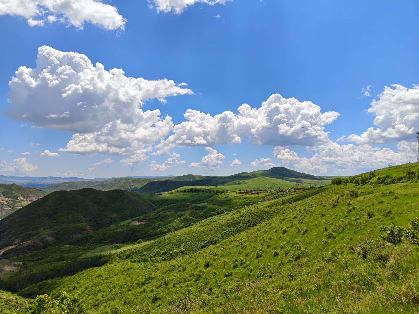iqoo 带着iQOO 15 ultra出来摩旅准没错拍出来的风景简直和油画一样