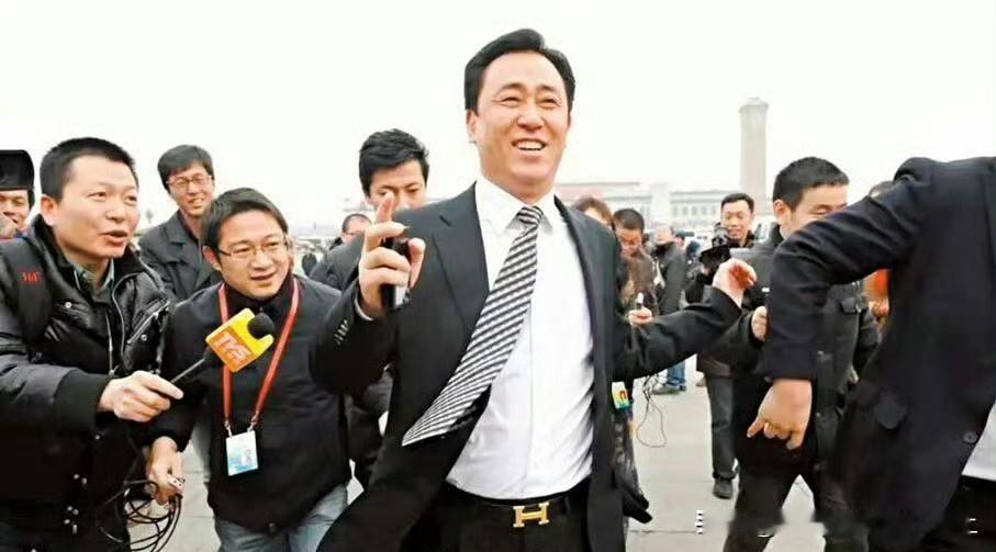 有钱时…
落寞时…
钱是好东西
钱也坏东西