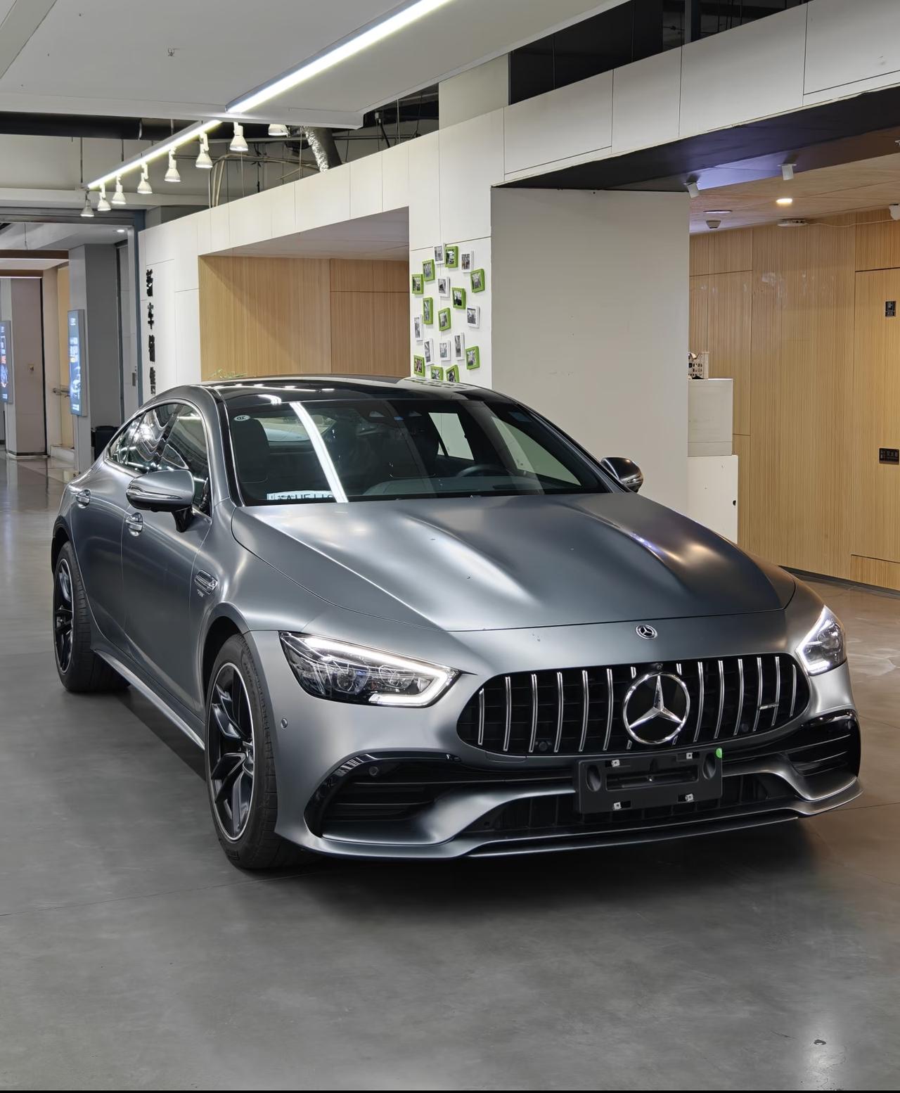 奔驰AMG GT 50的性能配置，精准诠释了 “四门跑车形态下，性能奢华与日常实