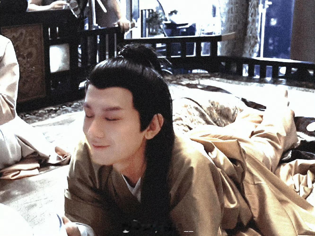 妈耶～可爱亖了焱焱子真的各个角度都好美成毅