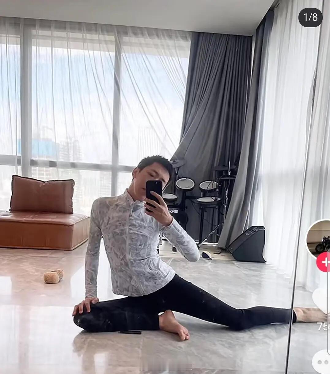 留几手 恐怖 我的天这真的是留几手吗😮刚开始以为是长得很像的小0而已，一看他们