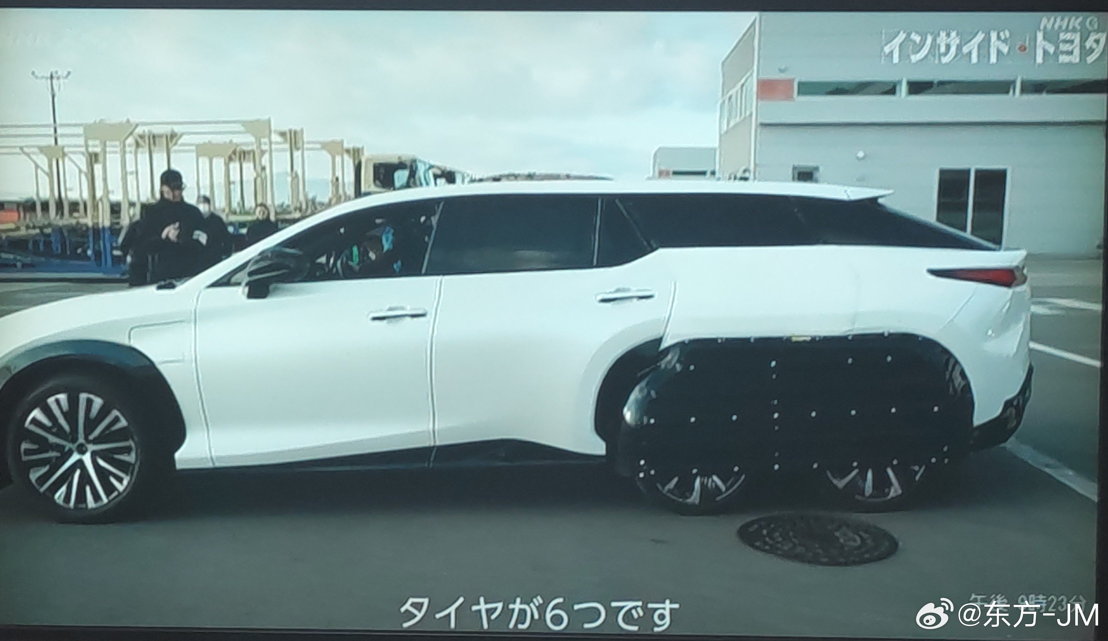 下一代雷克萨斯LS（MPV）的试做骡车，是用RZ改造的6轮版本...雷克萨斯想胜