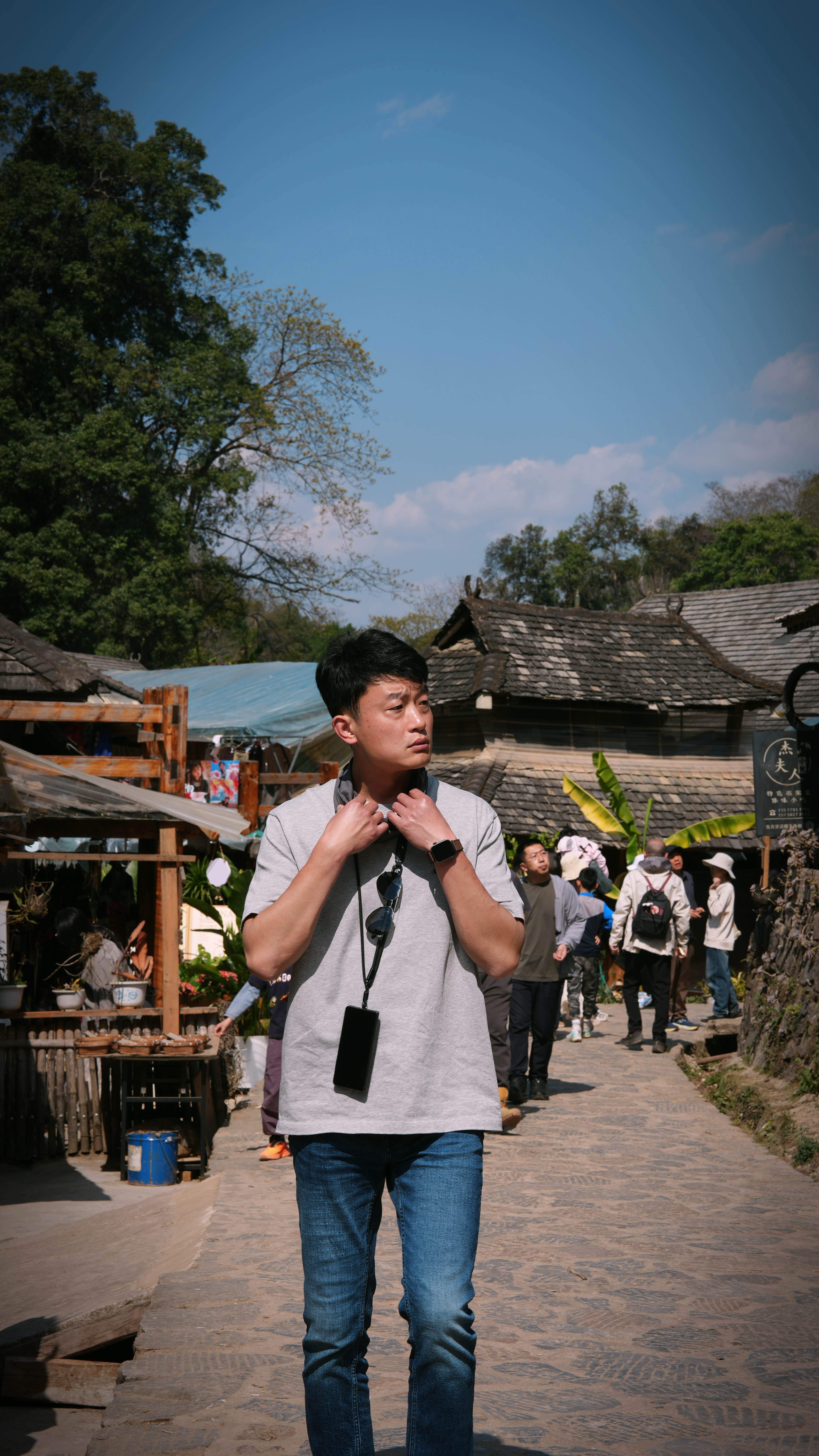 戴电子手表人的统一奇怪动作啥动作啊，不都是正常看时间么，但好像啊千不是 昆明