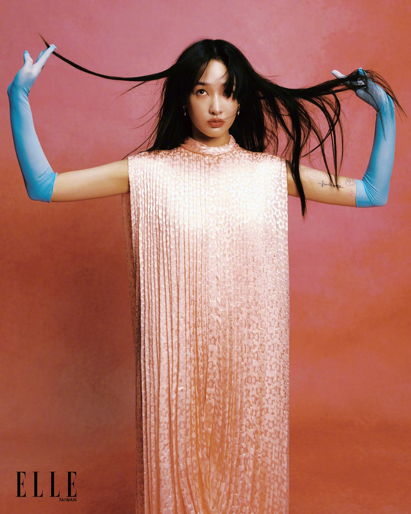 赏图bot王净，台版《ELLE》4月刊封面，摄影：周圻原 