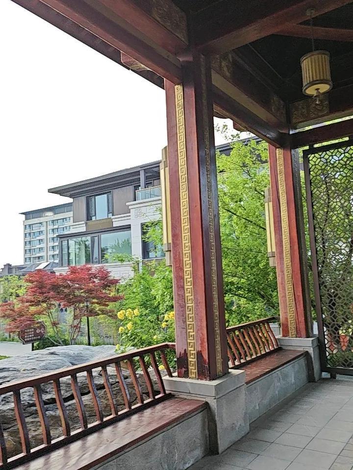 一位父亲在台上说：
“在精力条件允许下，尽量要在孩子小的时候，适当地‘荒废时光’
