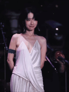 请停止散发魅力，
你的美已经溢出屏幕了🤩