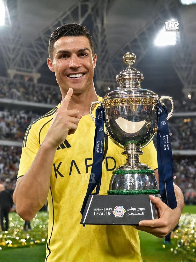 女士们先生们，克里斯蒂亚诺·罗纳尔多职业生涯已进970球，距成为足球史上首位千球