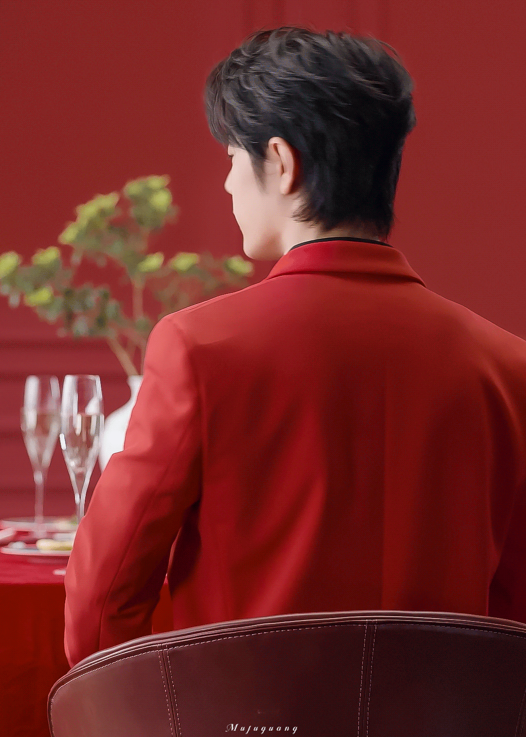 肖战夏日闷热没关系，有你就是清凉四季。 
